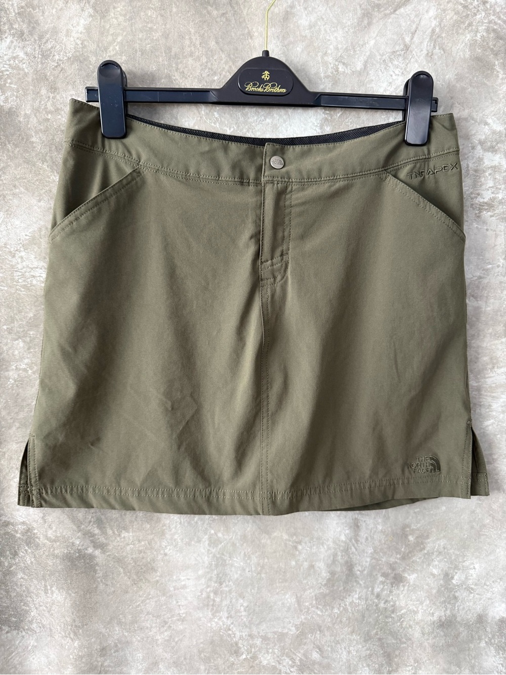 The North Face Women's Olive Skort with Side Slits (love 28)
